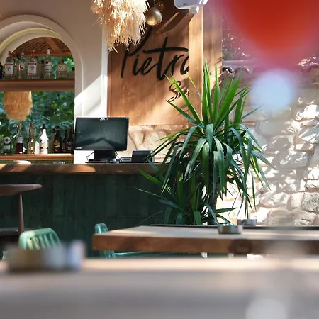 Hotel Pietra Social House *