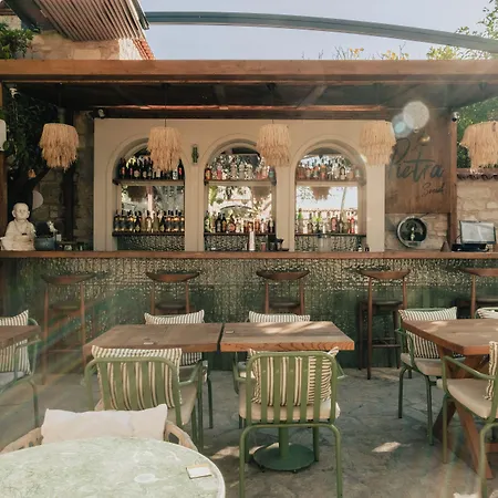 Hotel Pietra Social House *