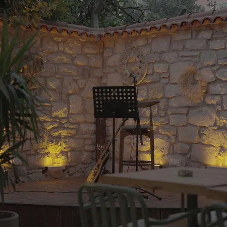 Hotel Pietra Social House