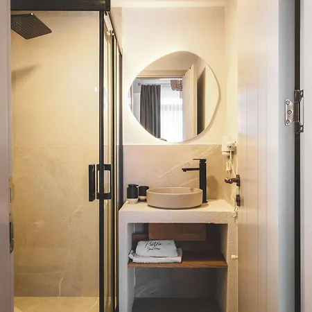 Pietra Social House Hotel