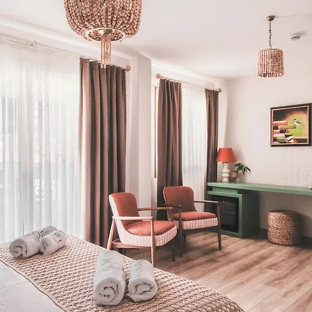 Pietra Social House