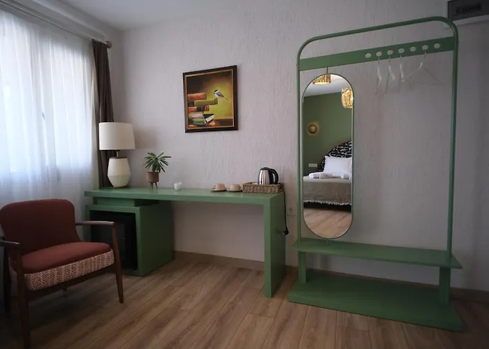 Pietra Social House Hotel *