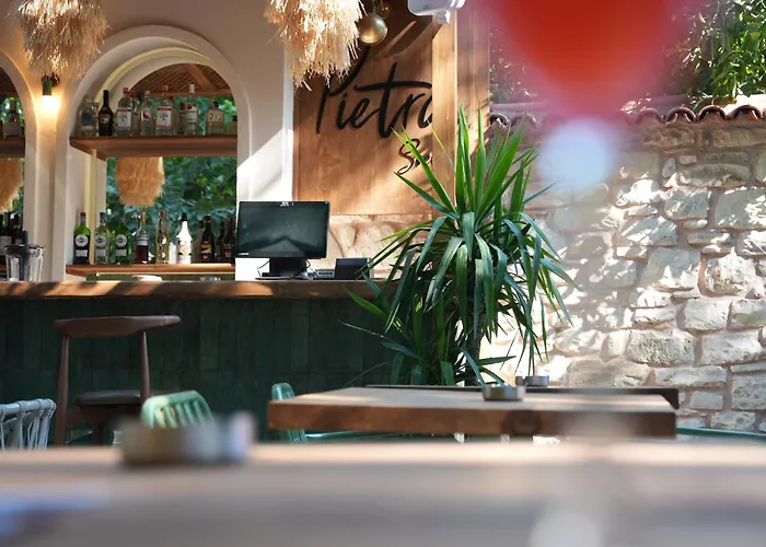 Hotel Pietra Social House *