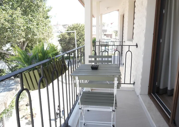 Pietra Social House Hotel